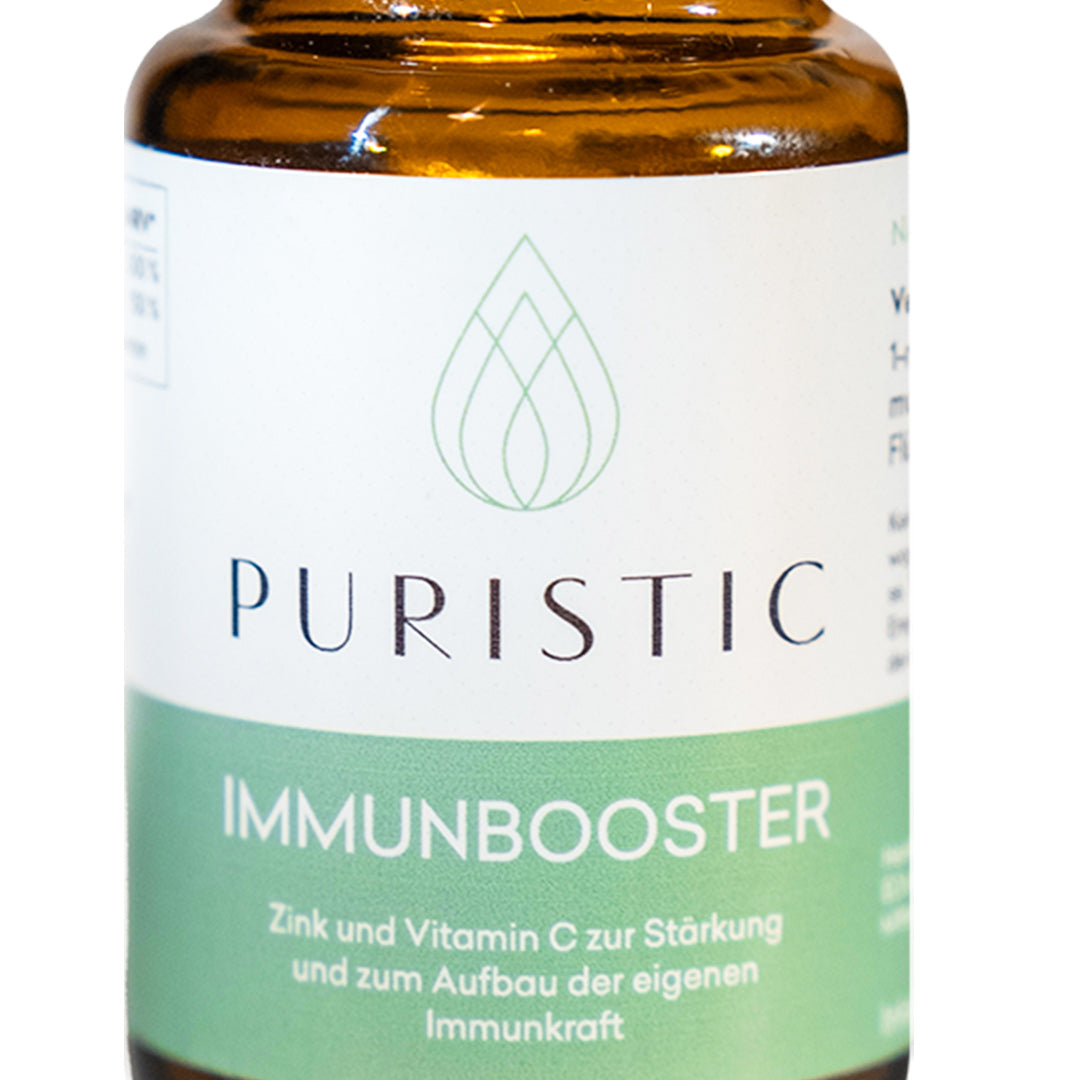 Nahaufnahme von Puristic Immunbooster im braunen Glas zur Stärkung des Immunsystems